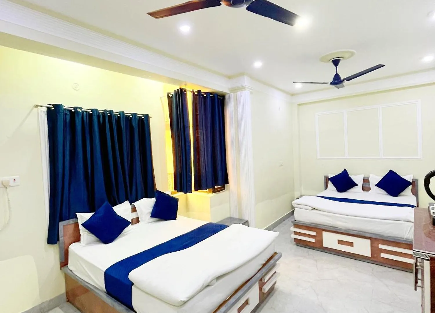 R K Guest House Βαρανάσι 3*,